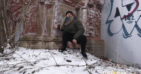 Got 2 Pee offers a free pic gallery with Masha in piss session