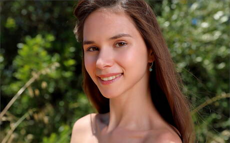 MPL Studios are excited to present you with a photo gallery showcasing Leona Mia demonstrating amazing shape