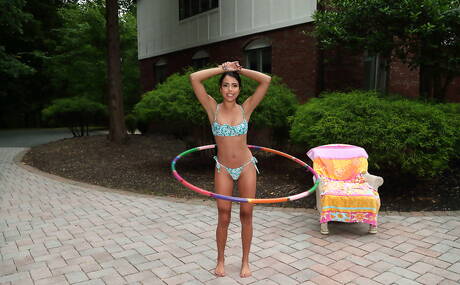 ALS Scan invites you to browse their xxx photos with Rachel Rivers has a perfect form